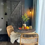 Tiny House Bij Zee Couette-café Stellendam