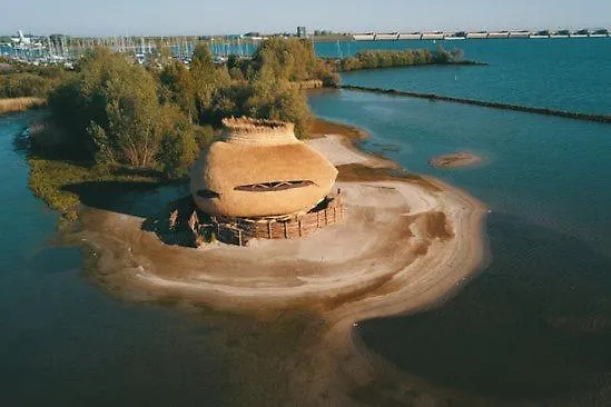 Tiny House Bij Zee 3* ستيليندام