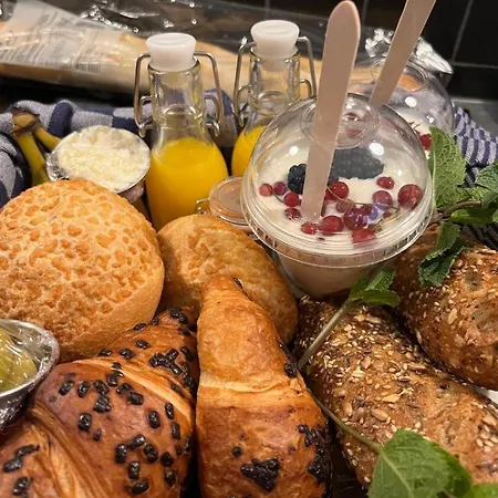 Tiny House Bij Zee Bed and Breakfast 3*