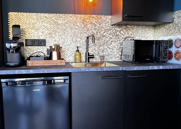 Tiny House Bij Zee Bed and breakfast 3*