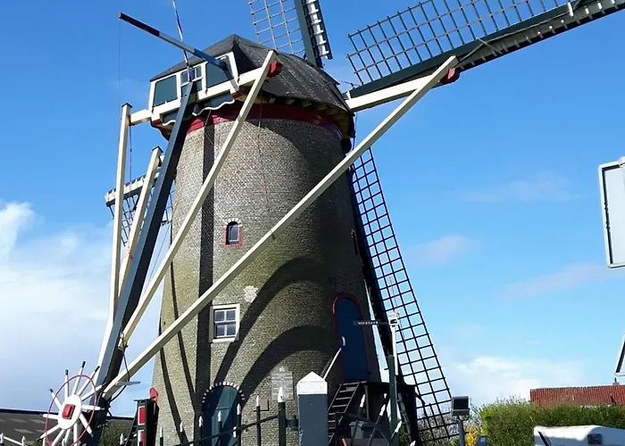 Tiny House Bij Zee Bed and breakfast 3*